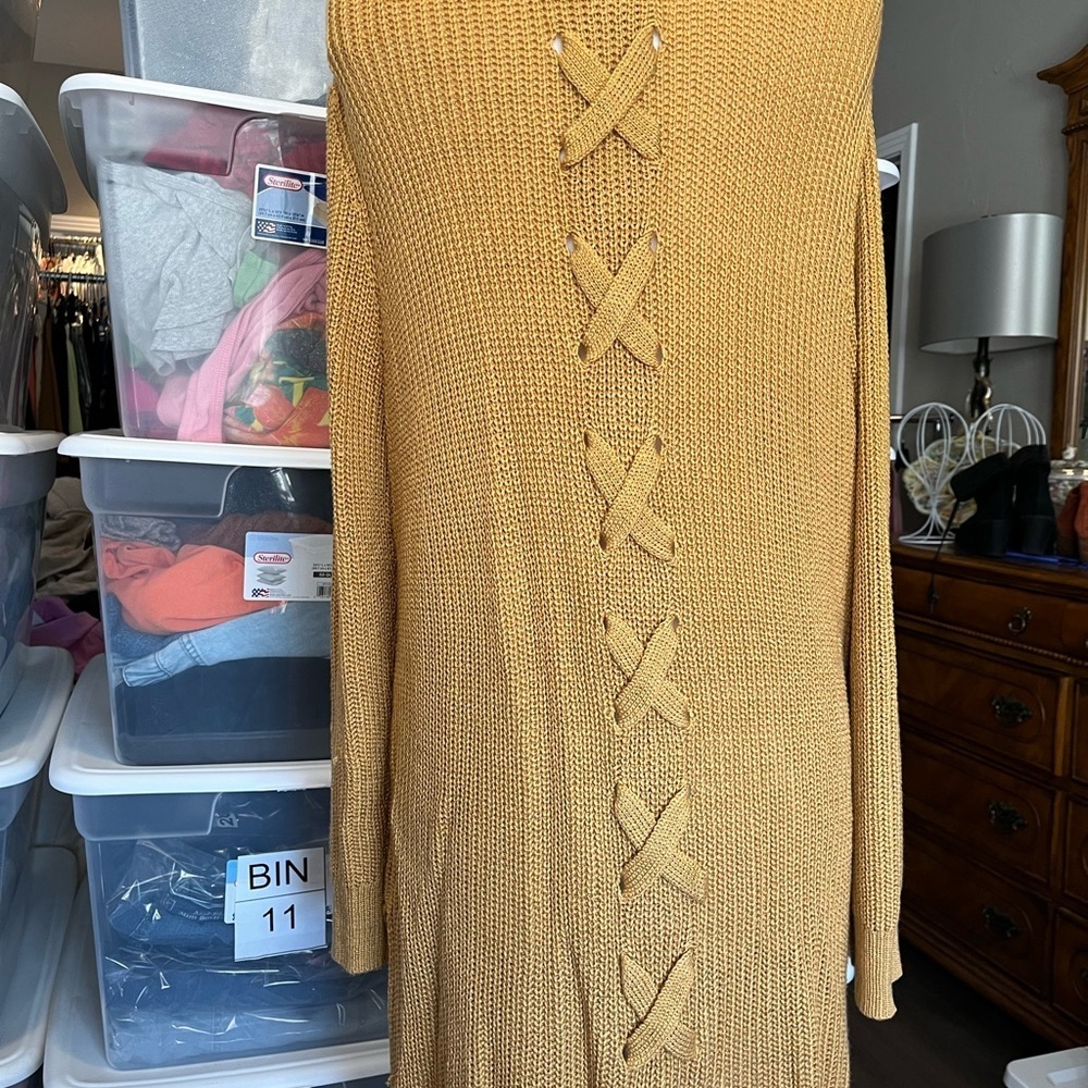 Cross Back Design Cardigan - Picture 2 of 9
